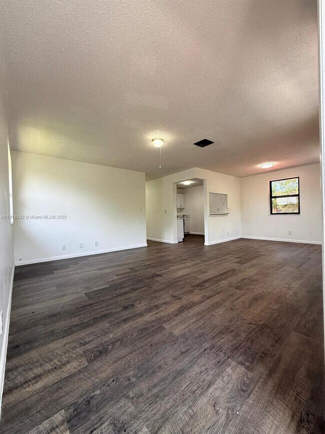 Primary Photo - 10875 NW 45th St