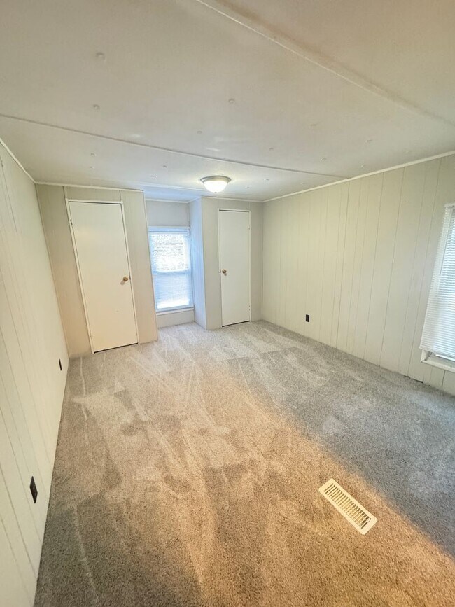 Building Photo - Large 3bd/2ba House across from Afton Vill...