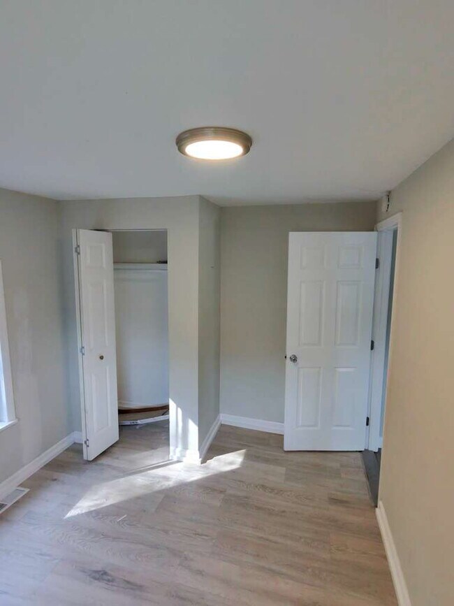 Building Photo - Spacious and Comfortable Living on Buddie ...