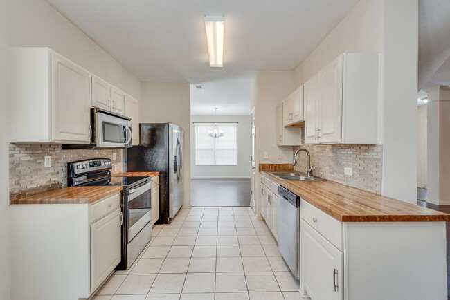 Building Photo - 6514 Lake Mill Ct