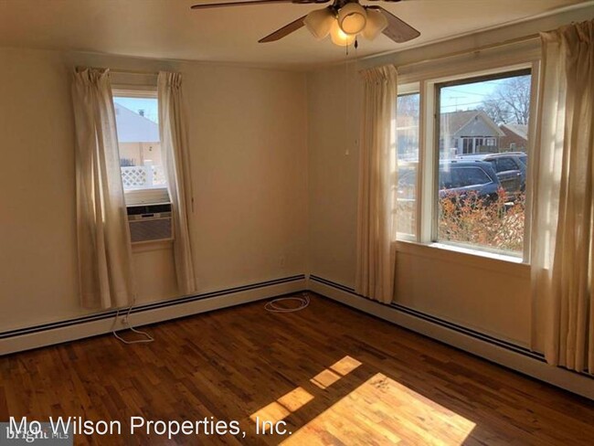 Building Photo - 4 br, 1 bath House - 1114 Burton Street