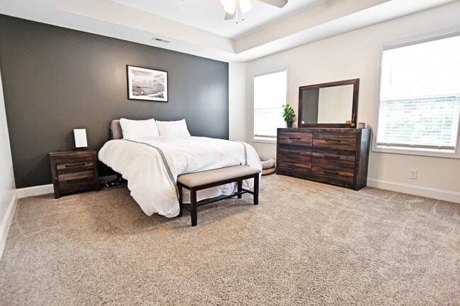 Building Photo - Pet Friendly Three Bedroom!