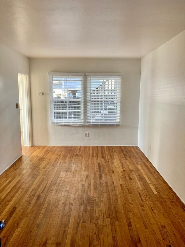 Building Photo - Studio in Hillcrest
