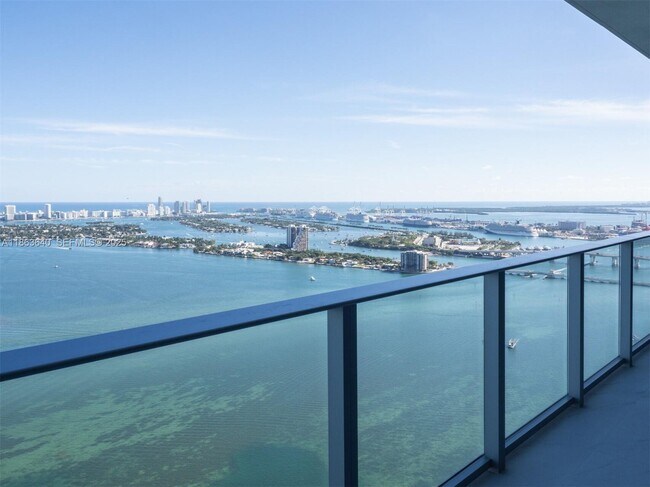 Building Photo - 700 NE 24th St