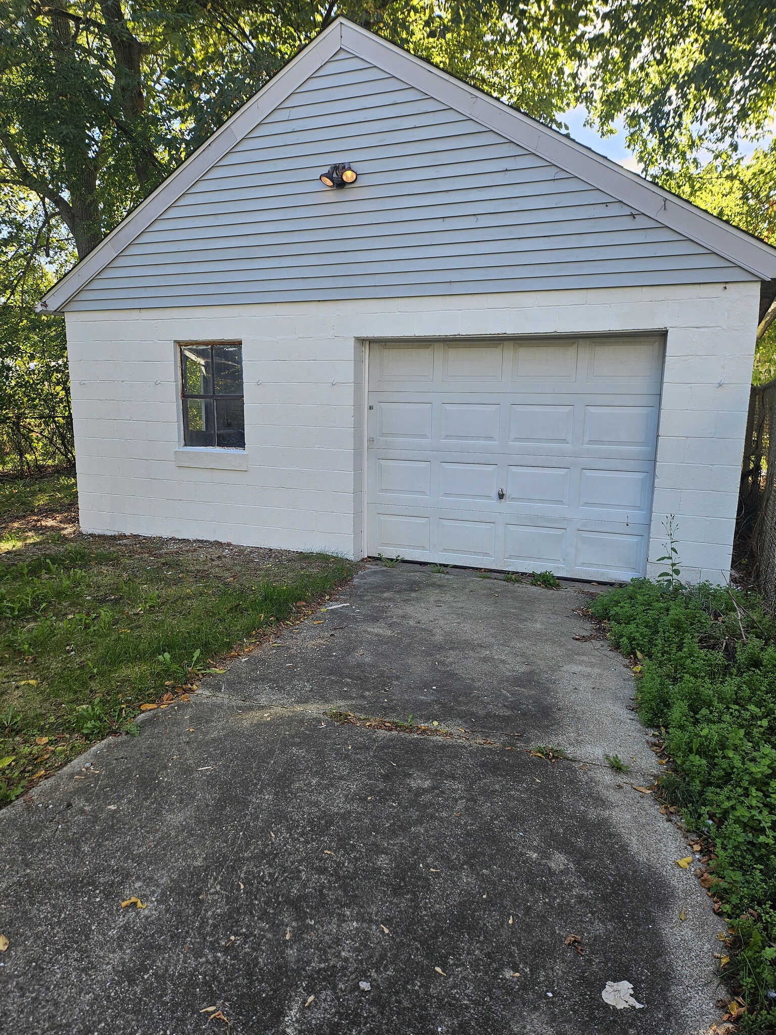 Building Photo - 1118 Santee Ave
