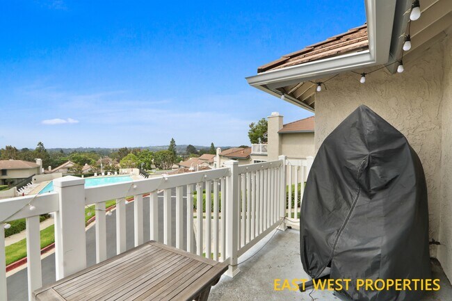 Building Photo - 2409 Sommerset Dr