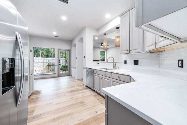 Building Photo - 83 S Spiral Vine Cir