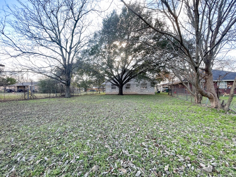 Building Photo - 407 N Bermuda St