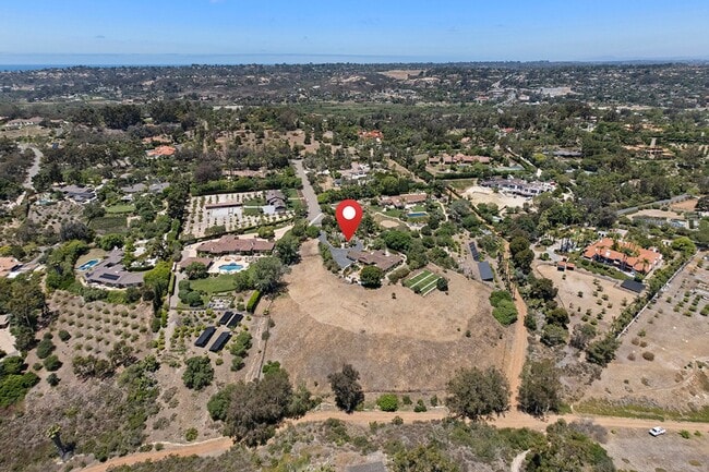 Building Photo - This Beautiful Hacienda Style Home combine...