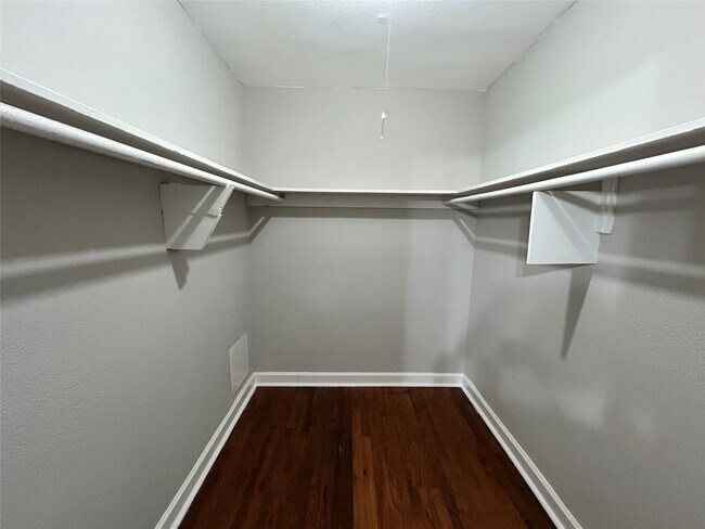Building Photo - 4207 Mt Vernon St