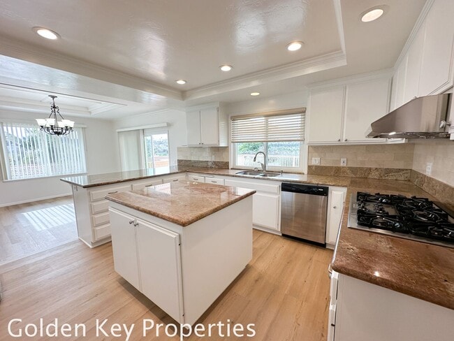 Building Photo - Beautiful home on a private, quiet street in Vista!