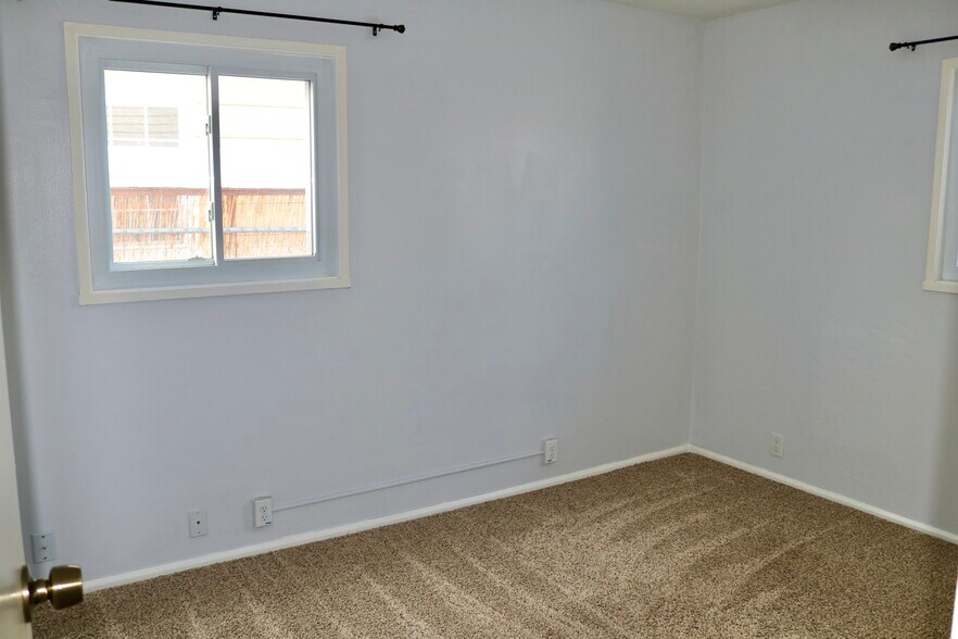 Building Photo - 1136 Florence Ave