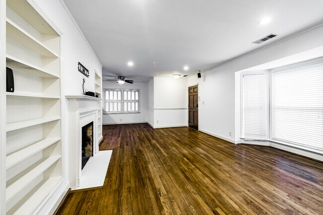 Building Photo - 2291 Strathmore Dr NE