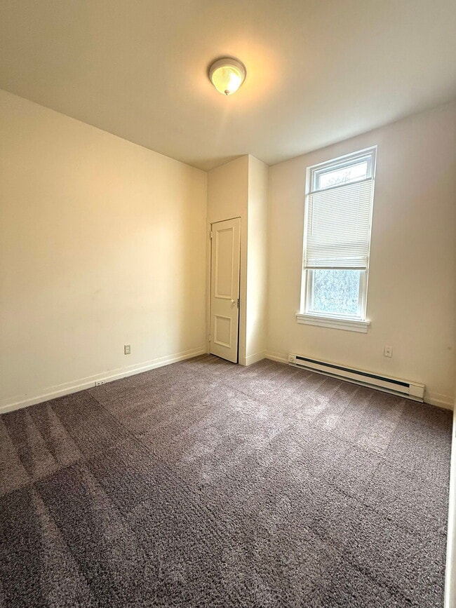 Building Photo - 154 E Main St