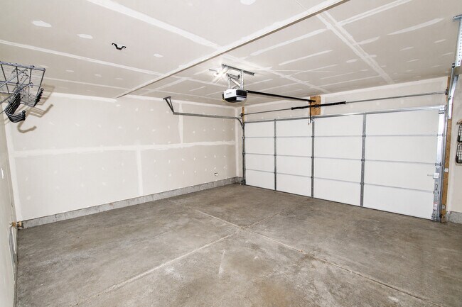 Building Photo - 2241 Sassafras Wy