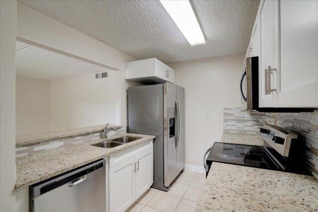 Building Photo - 1104 Meadows Cir