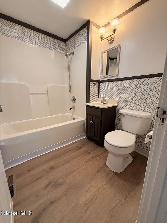 Building Photo - 314 Main St