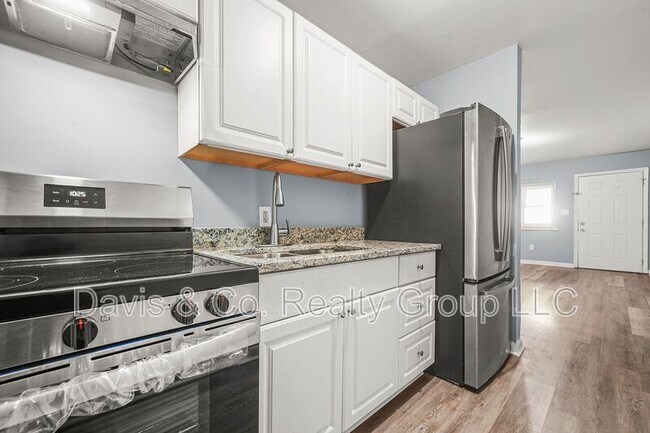 Building Photo - 1156 Hubbard St SW