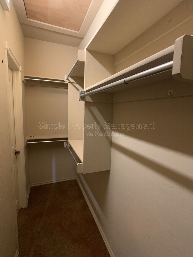 Building Photo - 14870 Gilbert St