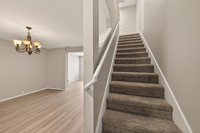 Building Photo - 16847 Mammoth Springs Dr