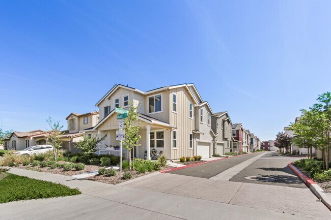 Building Photo - 2011 Grady Cir
