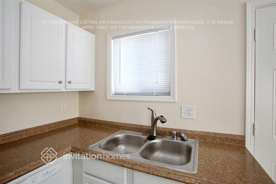 Building Photo - 10782 Rose St