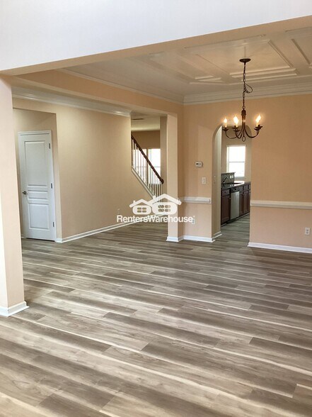 Building Photo - 4470 Hedgewood Dr