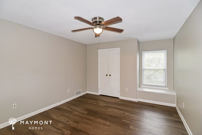 Building Photo - 5805 Hyde Park Dr