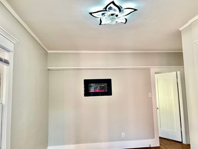 fireplace in LR - 1424 E Florida St