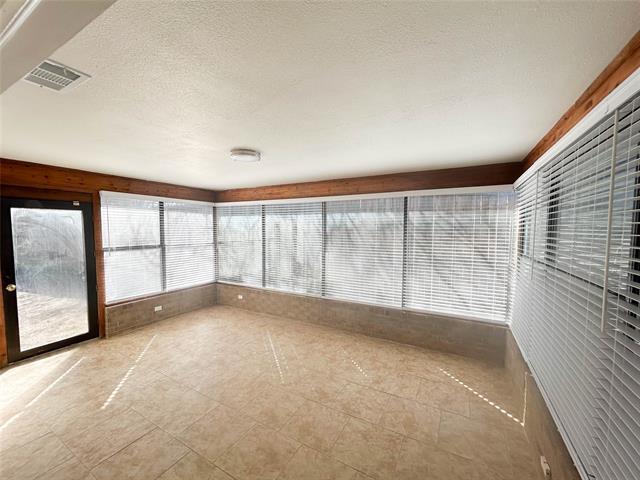 Building Photo - 3016 Oakridge Dr