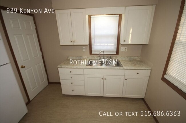 Building Photo - 939 Kenyon Ave