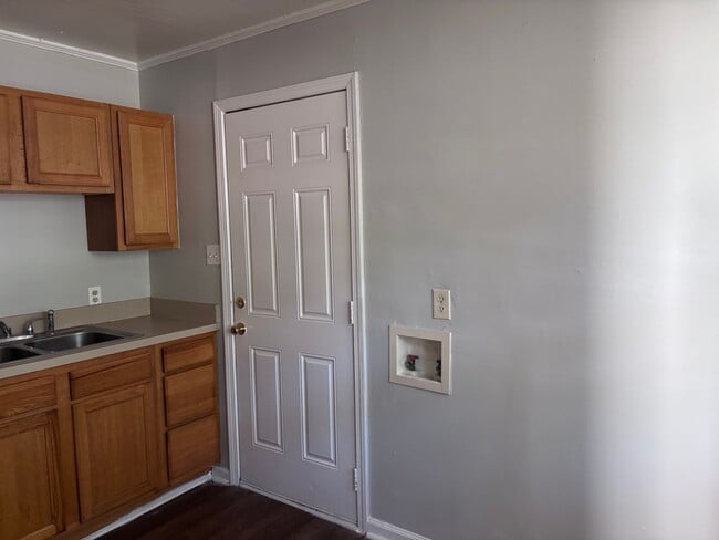 Building Photo - 2219 Briarfield Rd