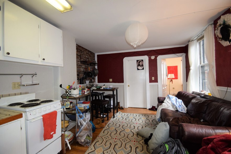 Building Photo - 72 Revere St