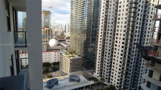 Building Photo - 11 NE 6th St