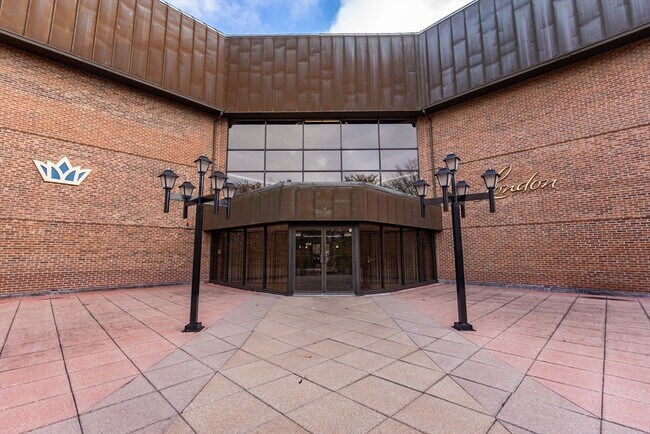 Building Photo - 404 Paradise Rd