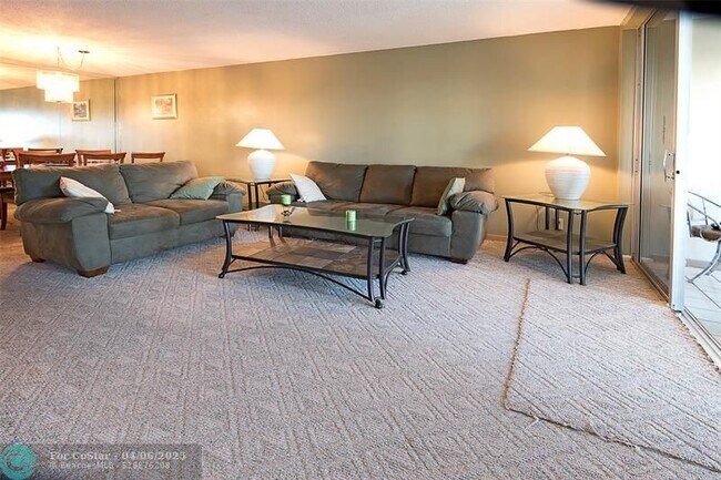 Building Photo - 3051 N Course Dr