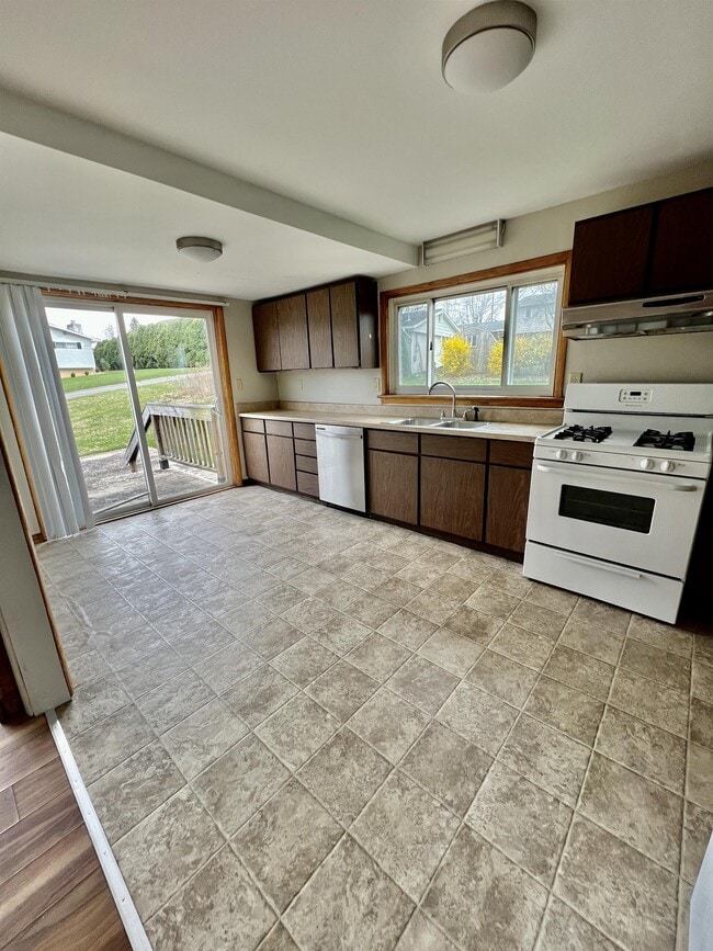 Building Photo - 516 Kensington Ave