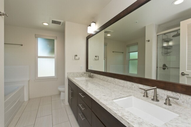 Building Photo - Wonderfully located - Three bedroom two ba...