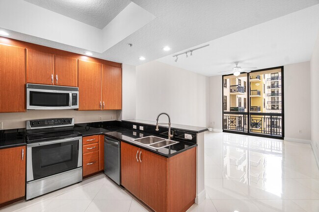 Building Photo - 701 S Olive Ave