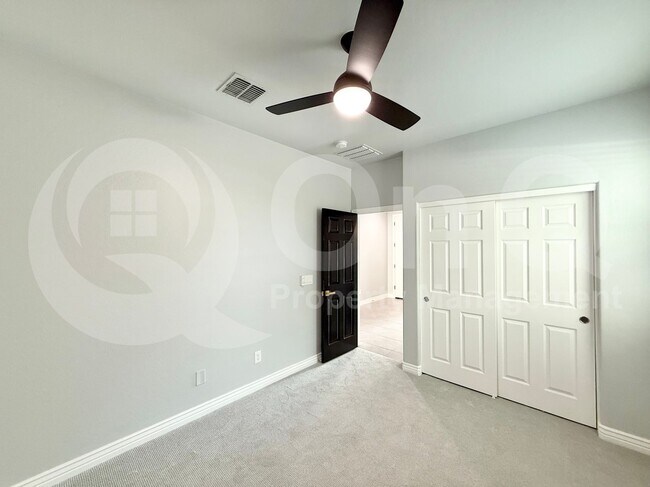 Building Photo - 35231 N Braeden Dr