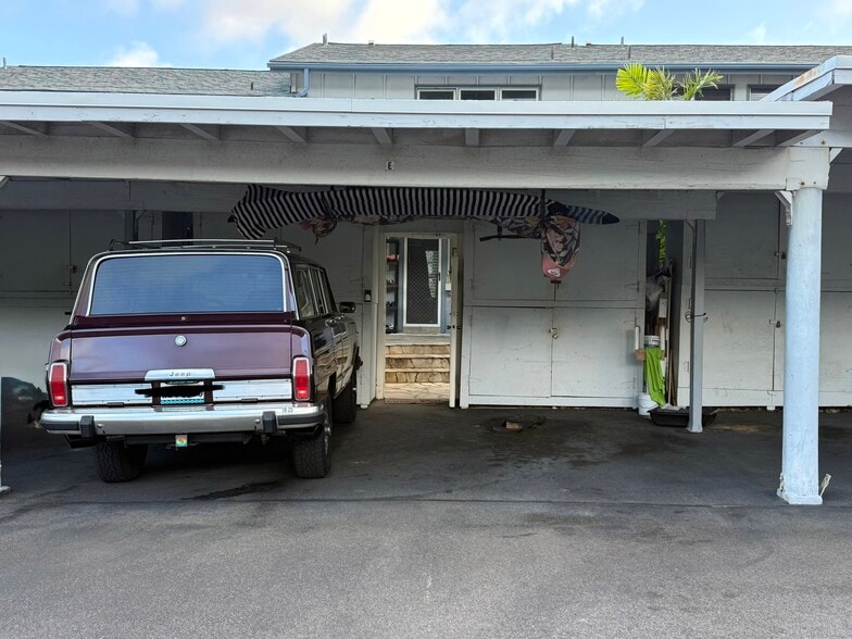 2 car covered parking - 1070 Awawamalu St