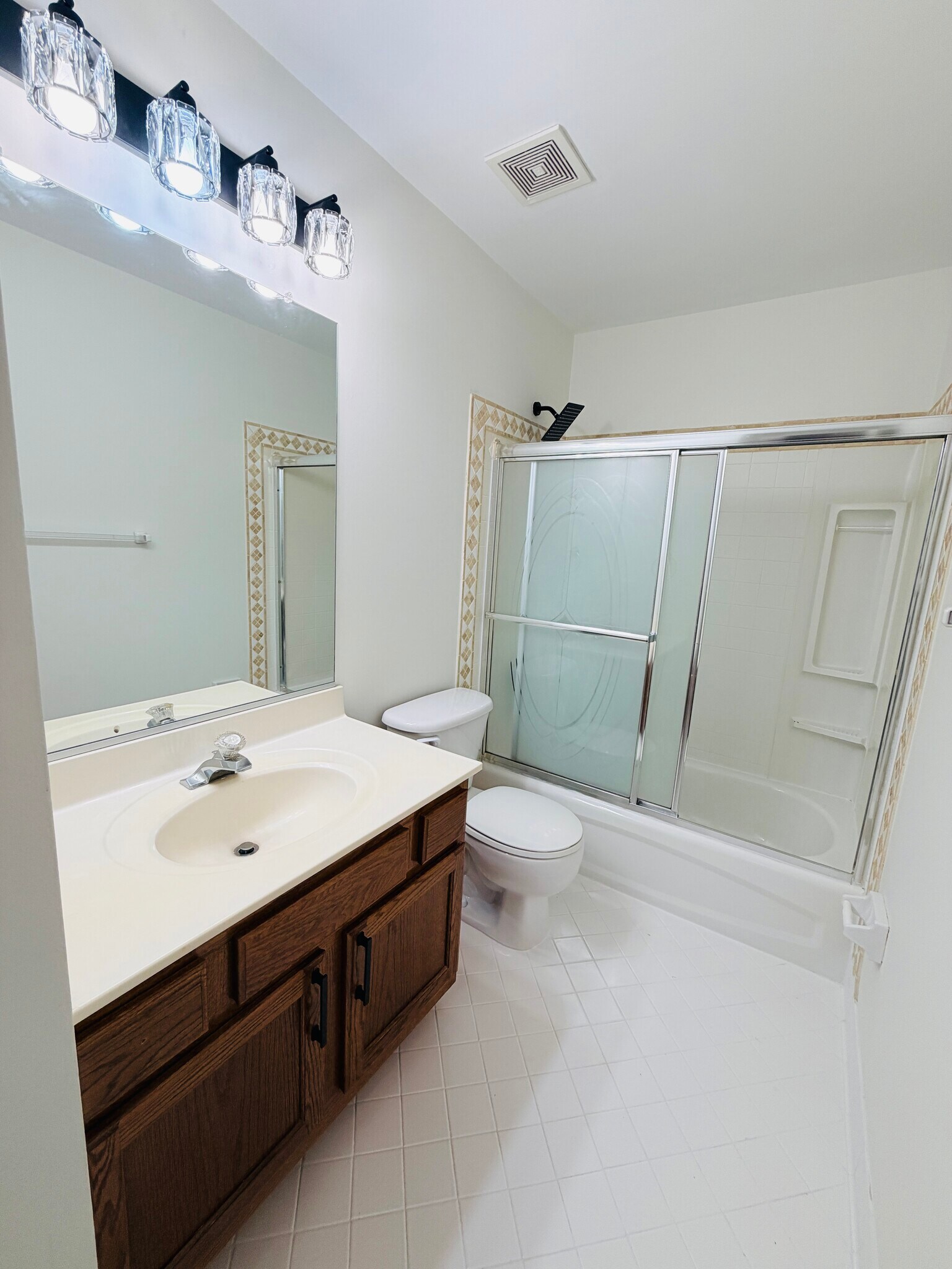 Second Full bathroom in upper level - 5943 Roth Ct