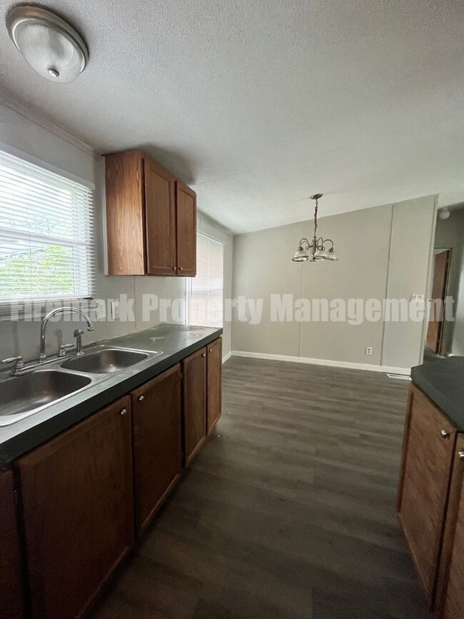 Building Photo - Double Wide for rent in Tullahoma