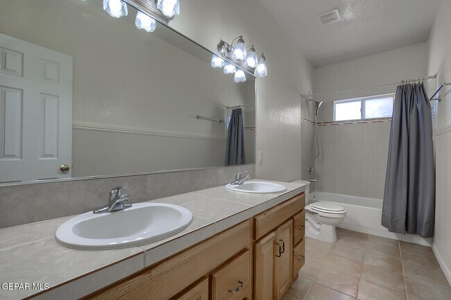 Building Photo - 6030 Laguna Vista Dr