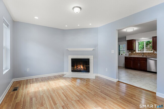 Building Photo - 124 Branca Ct