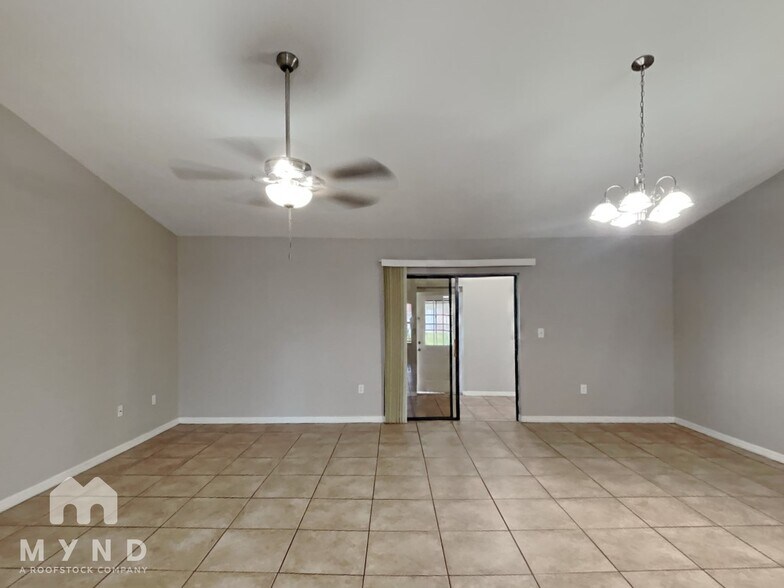 Building Photo - 530 Delido Way