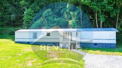 Building Photo - Charming 3-bedroom, 2-bath single wide trailer in Whittier, NC available now for year-long lease.