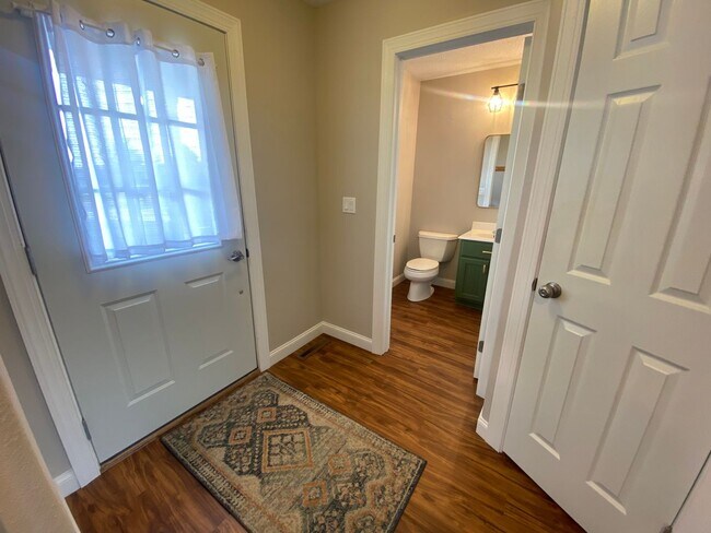 Building Photo - A RELAXING RETREAT - 3 bd/2.5 bath Twin Home for Rent