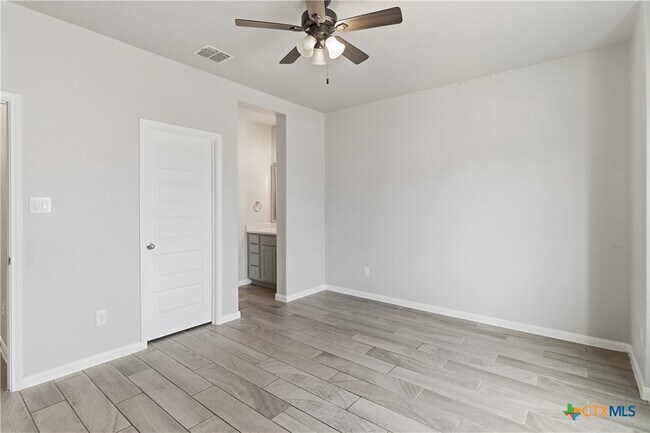 Building Photo - 3809 Donald Dr