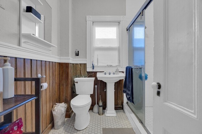 Building Photo - 5 Sachem St